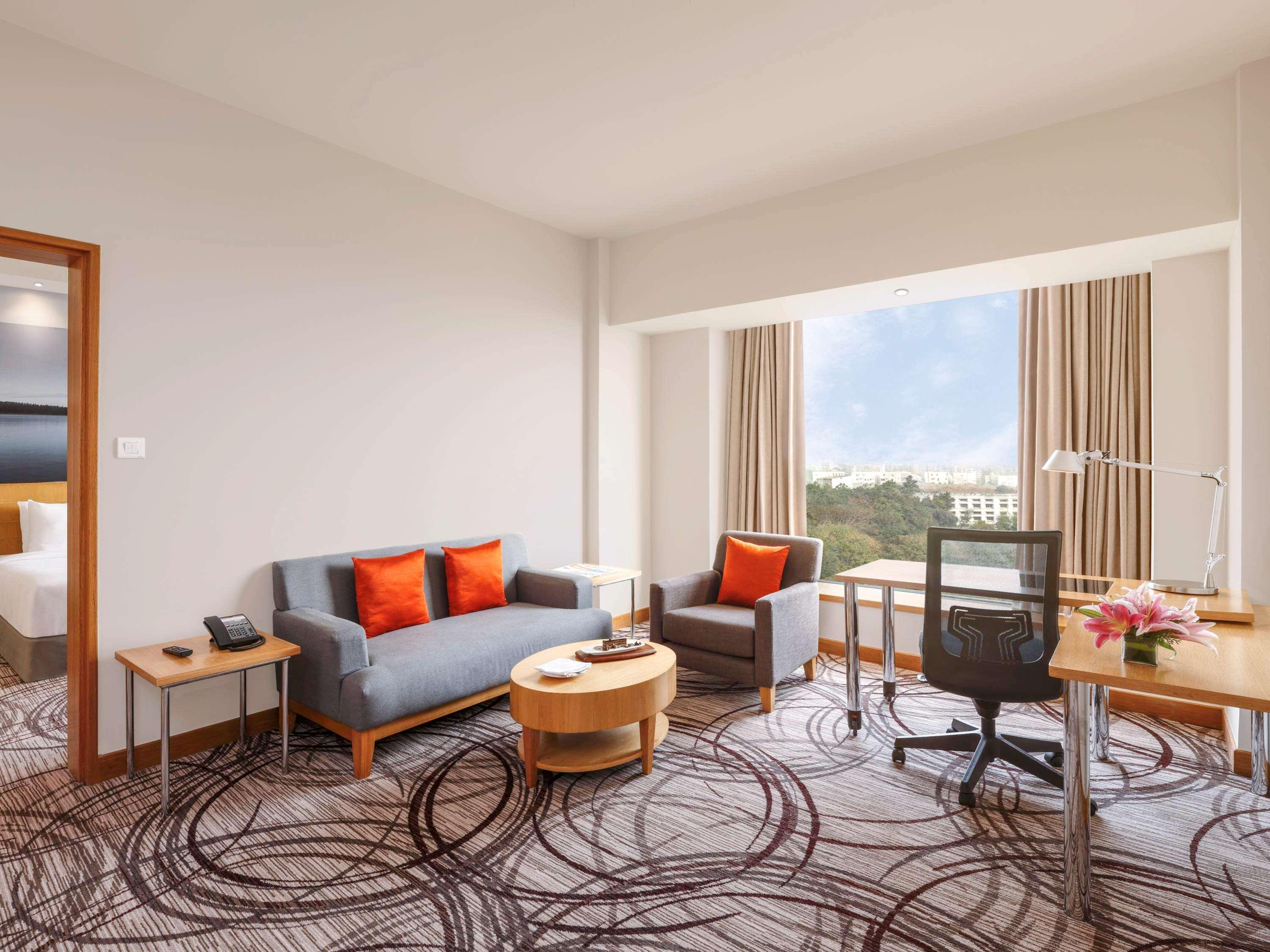 Novotel Hyderabad Convention Centre Kültér fotó