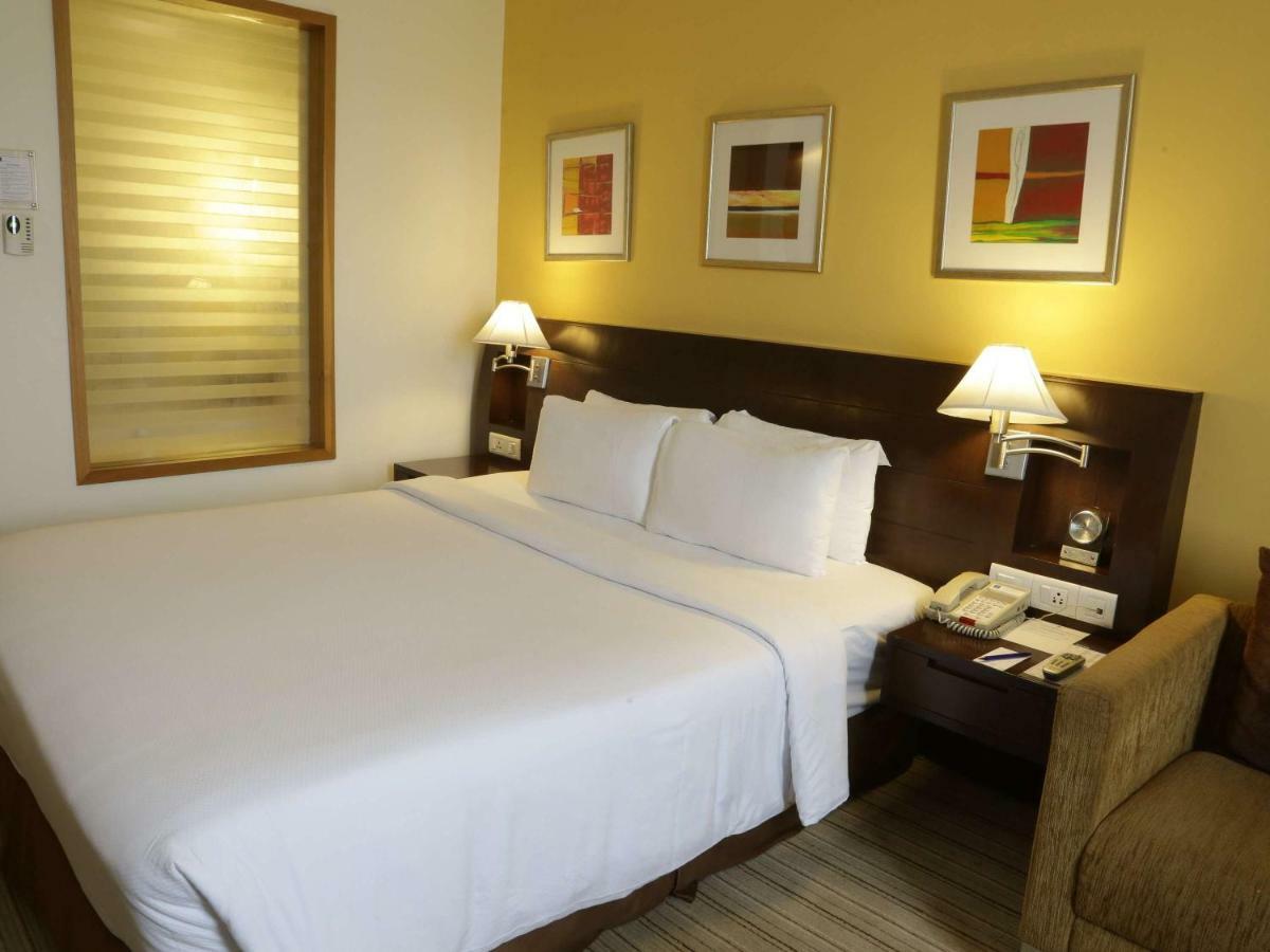 Novotel Hyderabad Convention Centre Kültér fotó